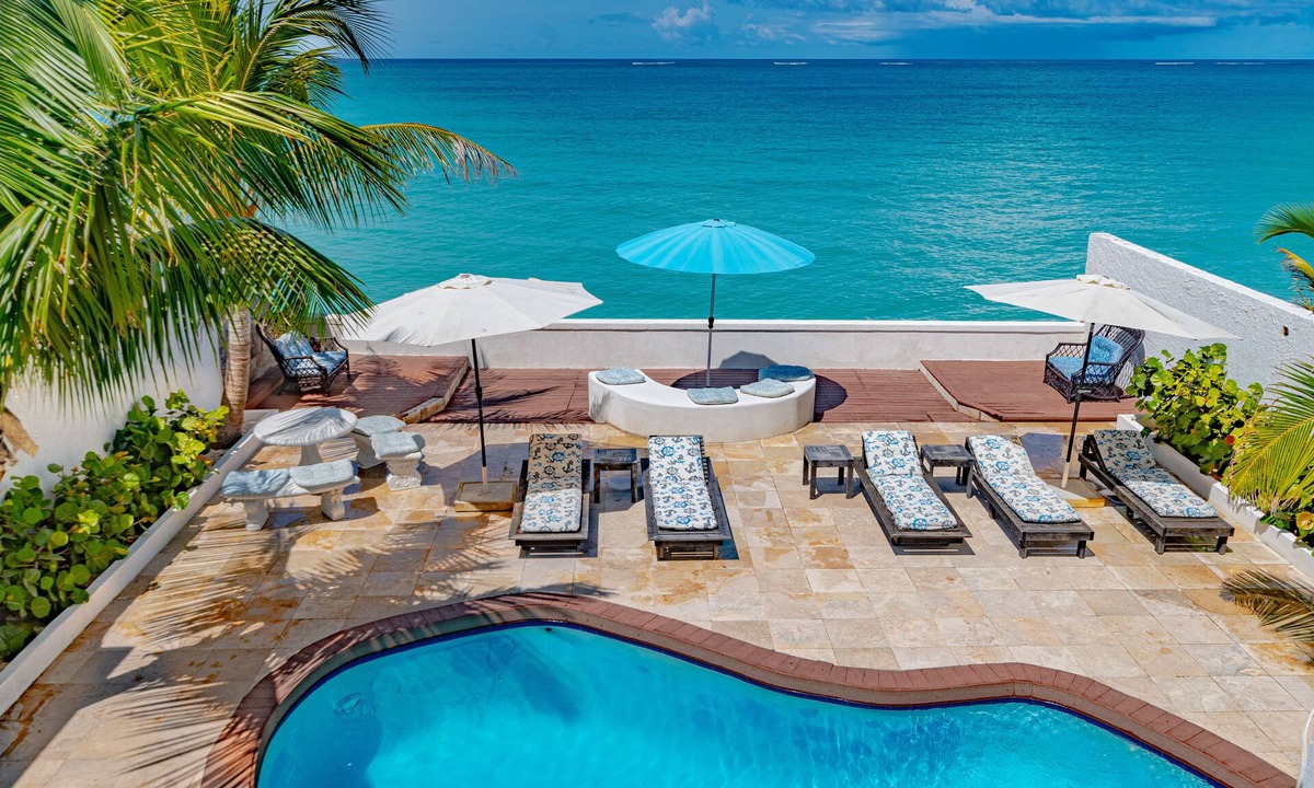 Gambier Villa | Caprice 14 Cable Beach Luxury Villa