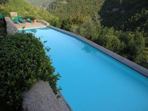 Colletta Apartment | Caprice Flat Sleeps 4 with Garden