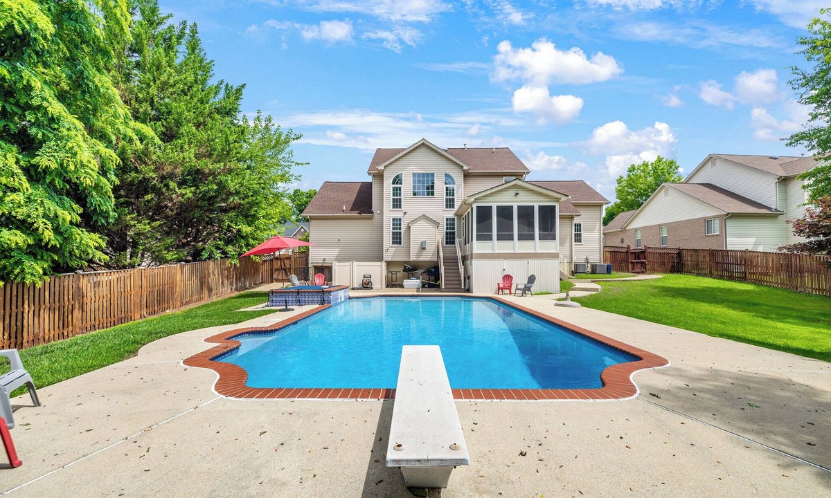 Fort Washington House | Captain's Luxury Pool house Retreat in Fort Washington near MGM