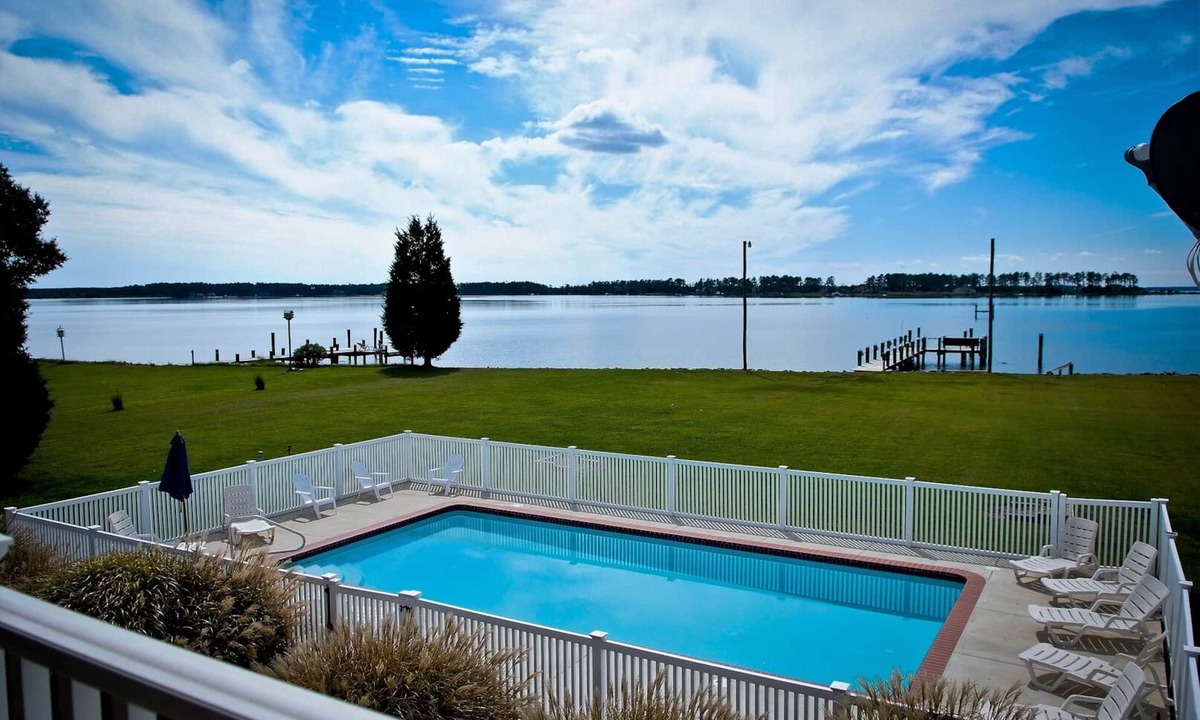 Cambridge House | Captain's Quarters on the Chesapeake Bay - Pool, Hot tub, Pier and sleeps >22