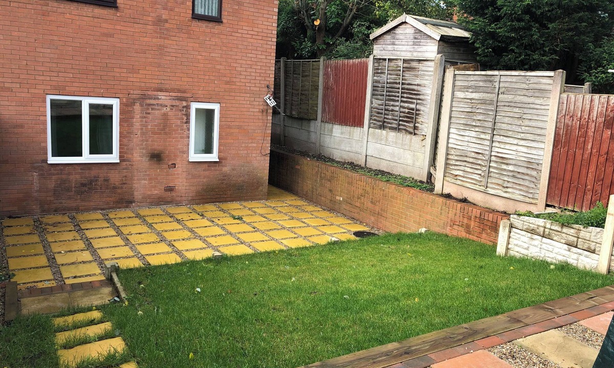 Cannock Apartment | Captivating 1-bed Apartment in Hednesford