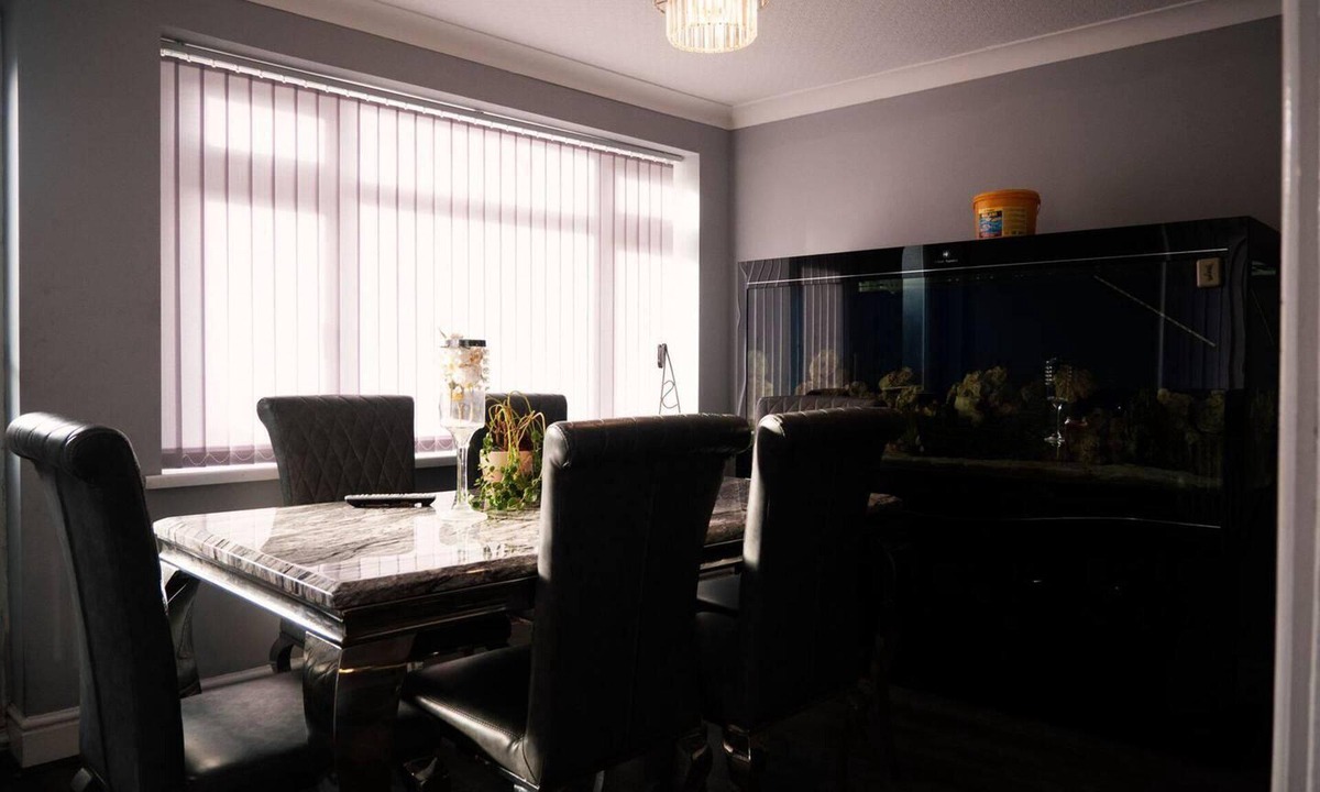 Shirley House | Captivating 3-bed House in Birmingham