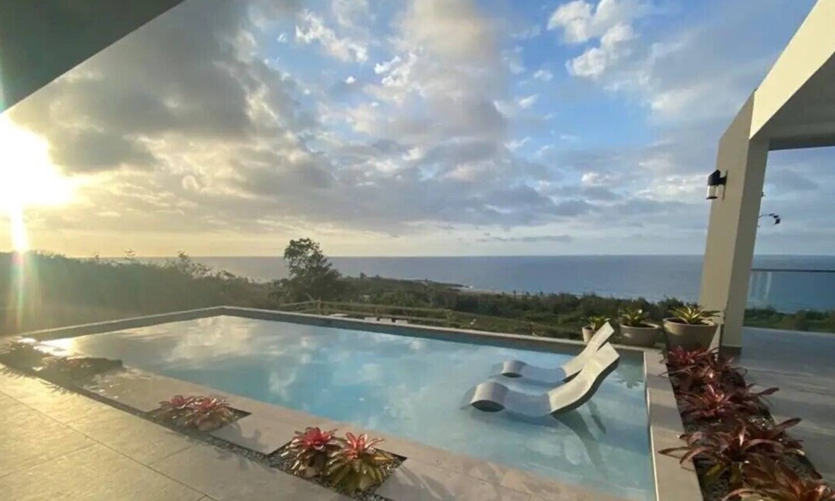 Bajura House | Captivating and enchanting 3-bedroom house on a cliff in beautiful Isabela