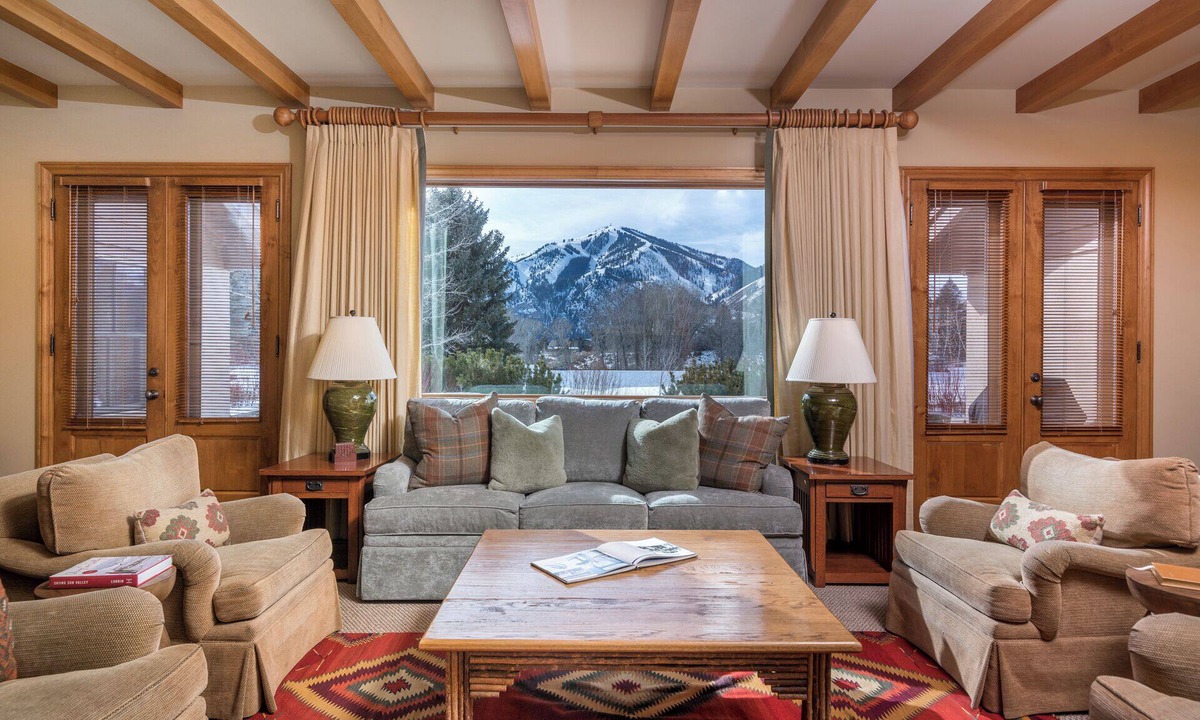 Elkhorn House | Captivating Historic Cottage! Majestic Views! Near Village