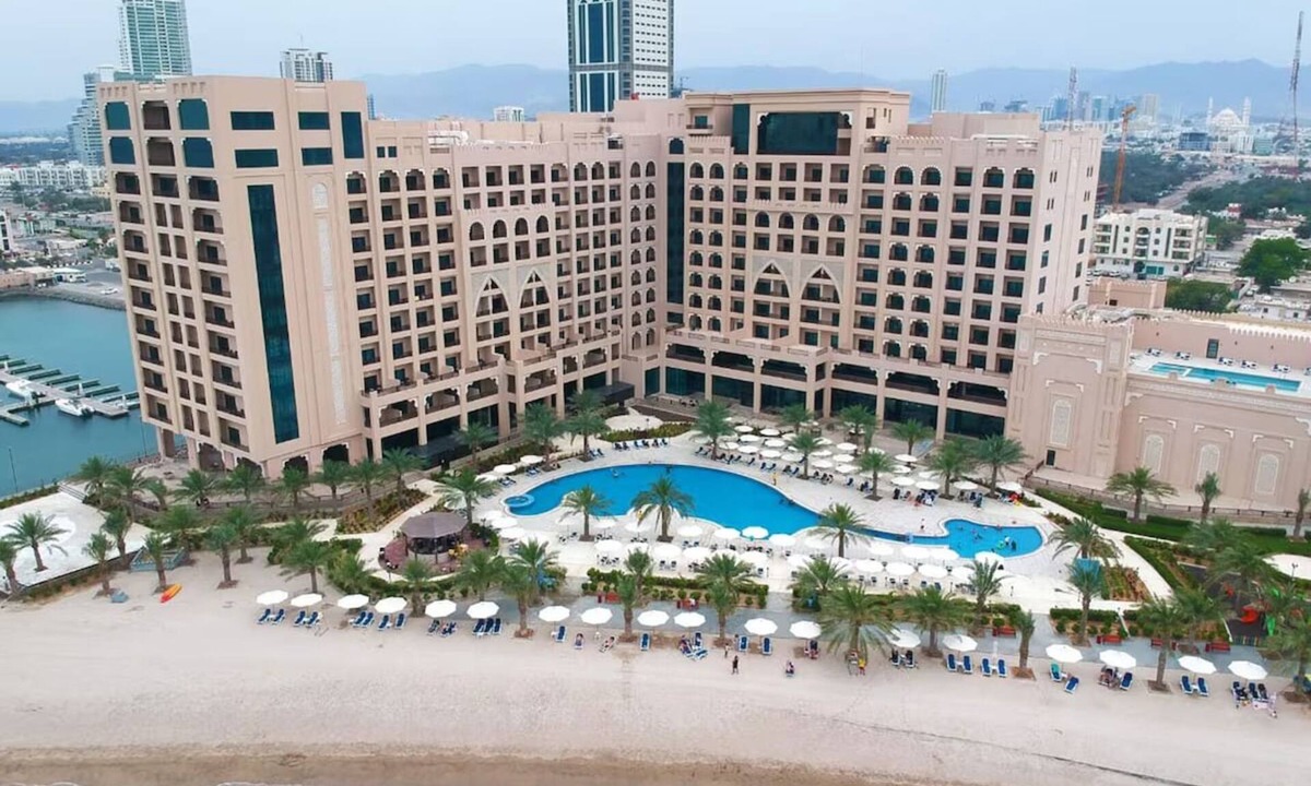 Al-Fujairah Hotel | Captivating Ocean Views from Balcony in a Cozy Beachfront Room