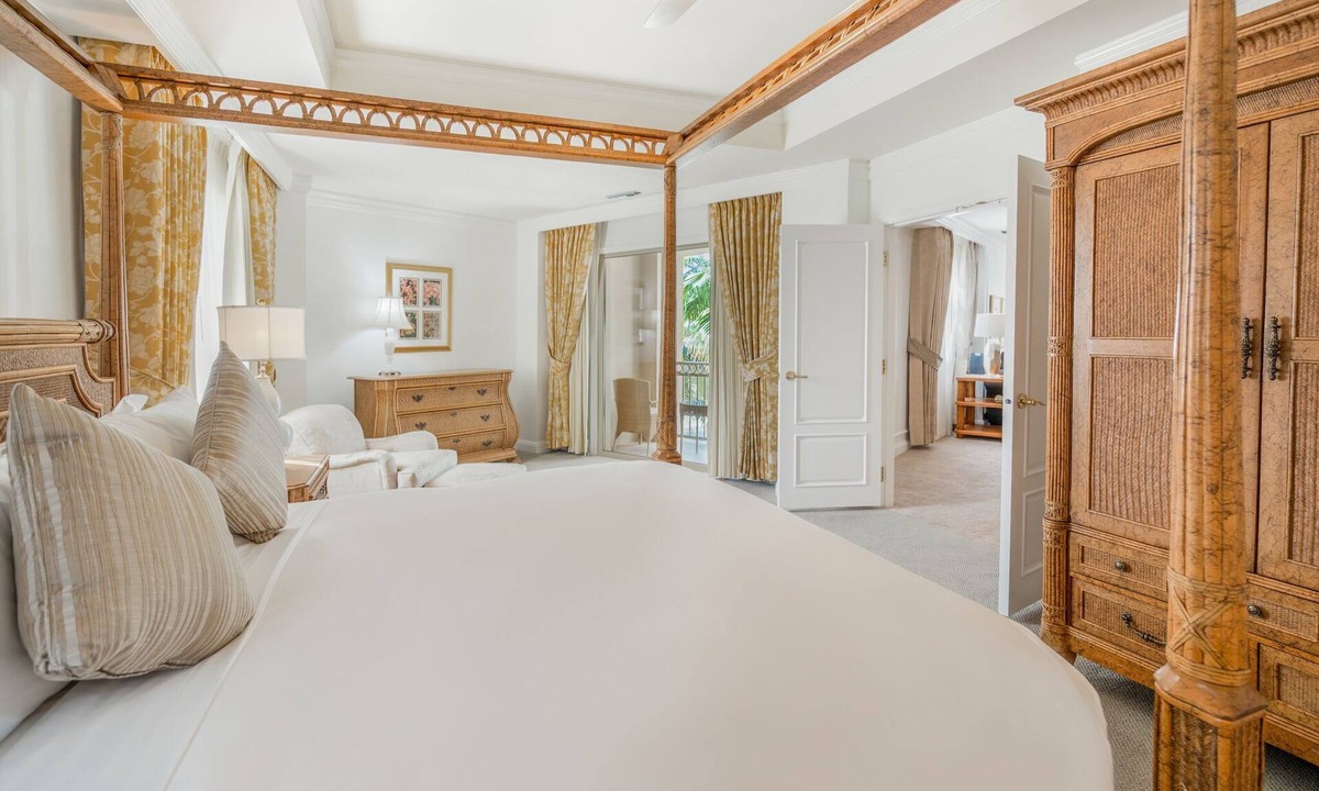 Seven Mile Beach Condo | Captivating Private Condo steps away from 7 Mile Beach, at The Ritz-Carlton
