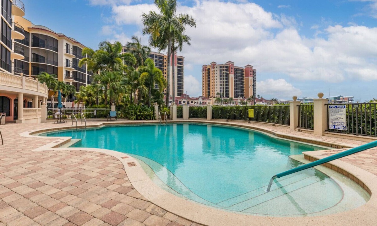 Cape Harbour Apartment | Captivating sunset views in Cape Harbour