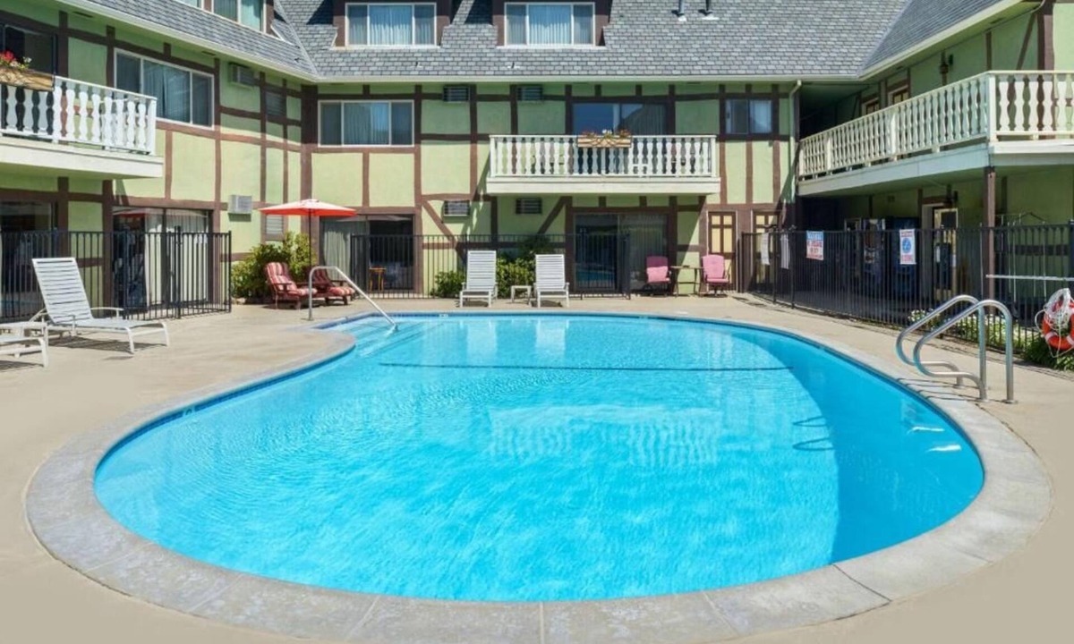 Solvang Hotel | Capture Solvang's Charm! 3 Spacious Units, Pool, Continental Breakfast, Parking!