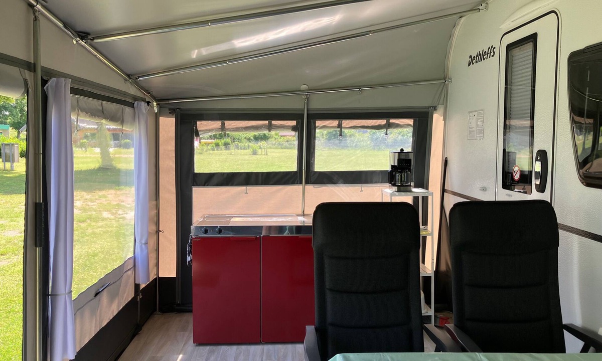 Alt Zeschdorf RV Rental | Caravan 'Max 2 Erw Und 2 Kd' with Shared Garden and Wi-Fi