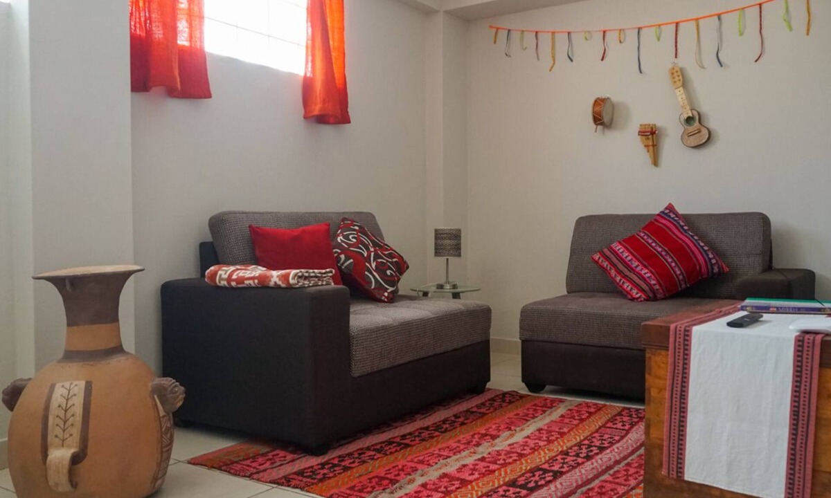 Cusco Historic Center Apartment | Cargo Wasi: 2-bedroom apartment for families & friends in San Blas market area
