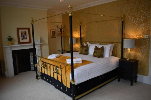 Harrogate City Centre House | Carlton House - Spacious 4 Bed Victorian townhouse