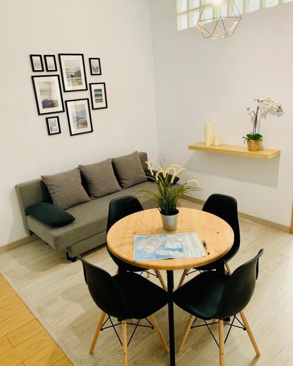 Old Town Apartment | Carmen Coronada