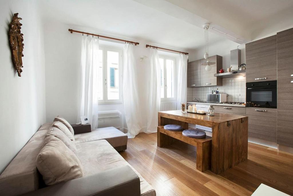 San Frediano Apartment | Carmine Suite