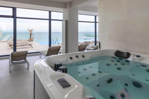Mamaia-Sat Apartment | Caro in Infinity Pool & Spa Resort