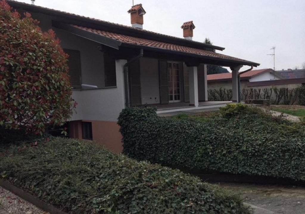Alzate Brianza Villa | CAROLINE home