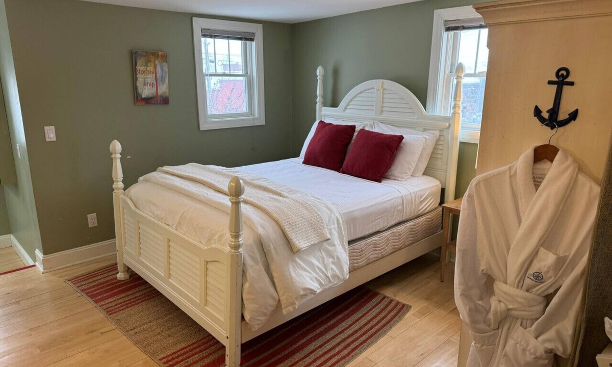 Bayfield House | Carriage @ Hendrickson House
