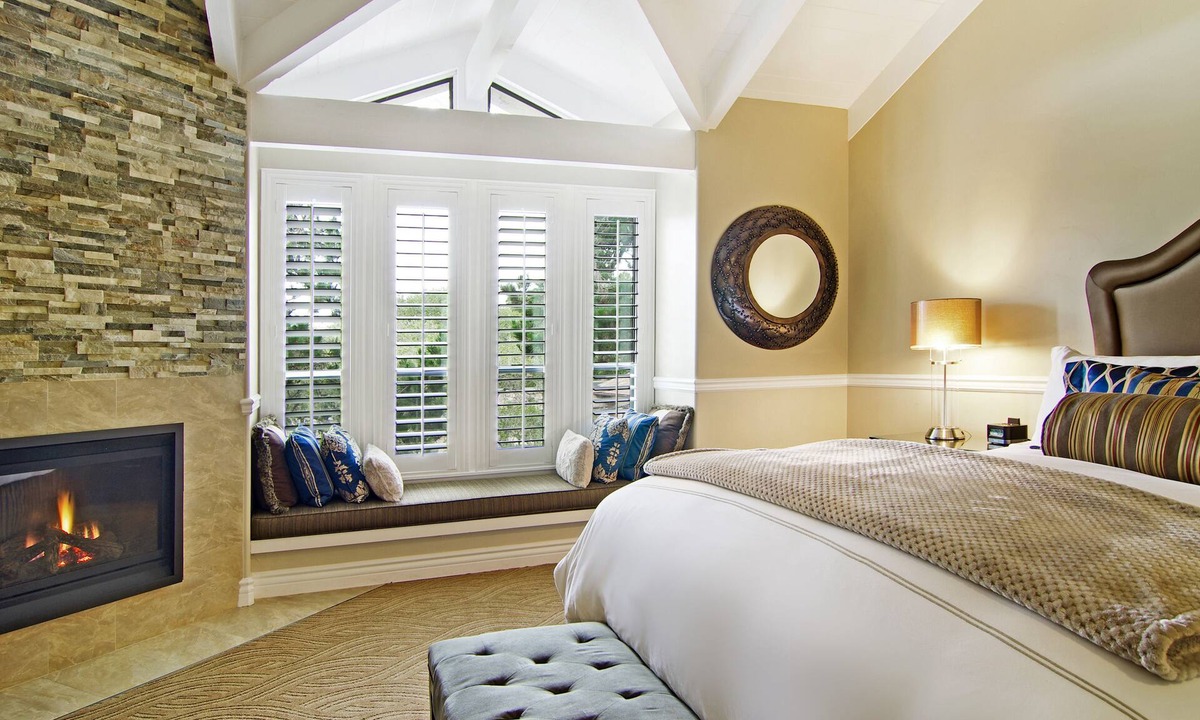 Golden Rectangle Bed & Breakfast | Carriage House Inn