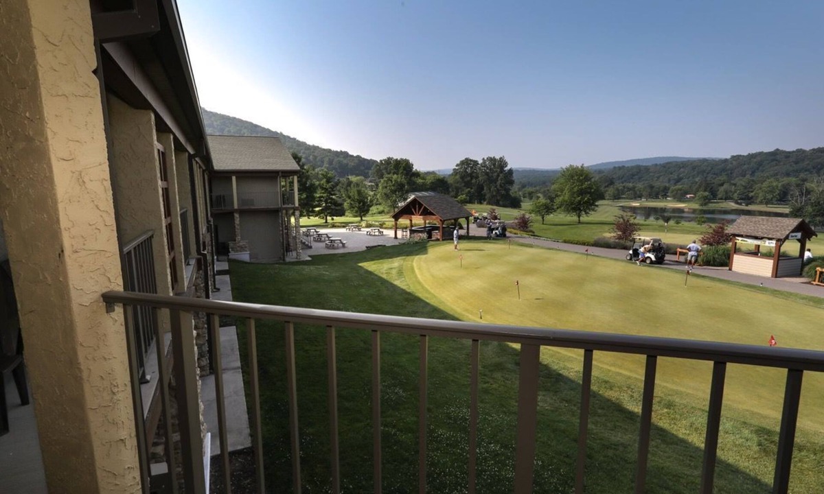 Fairfield Hotel | Carroll Valley Escape | King Room w/Golf Views