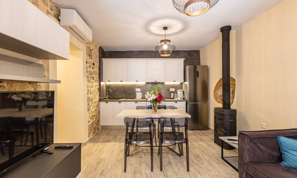 Karoti House | Carya Residence with outdoor hot tub on the roof terrace