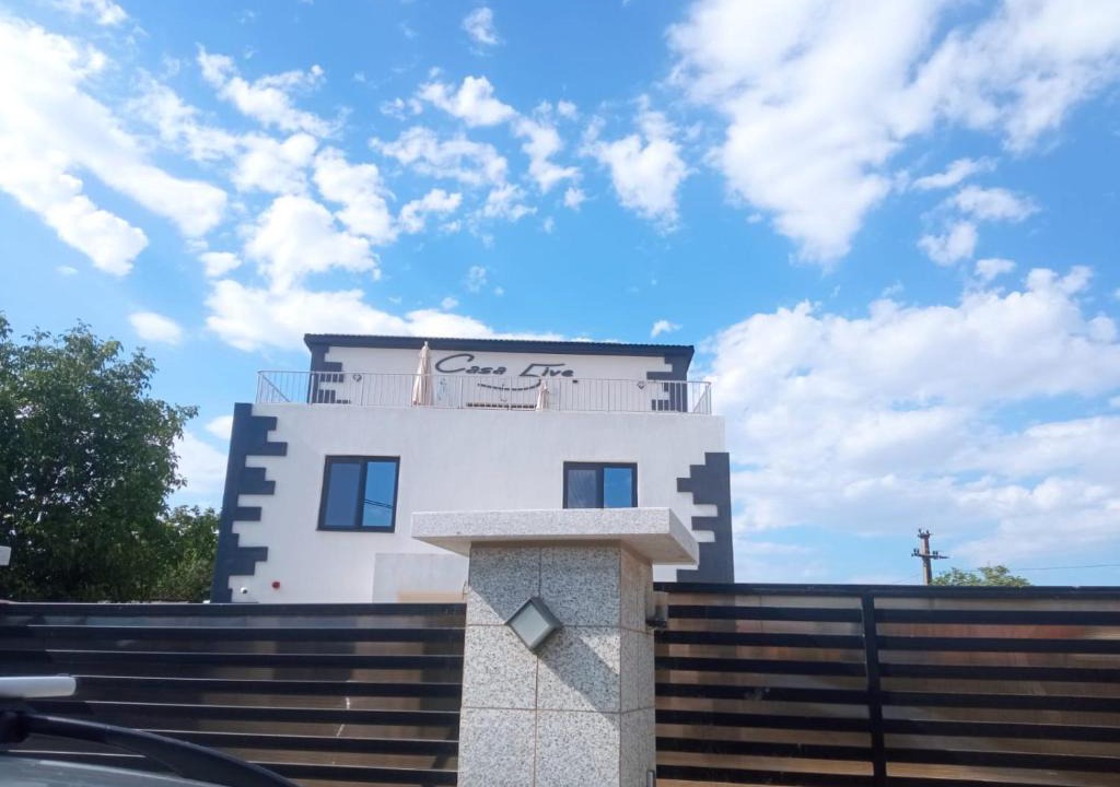 Tasnad House | Casa 5ive