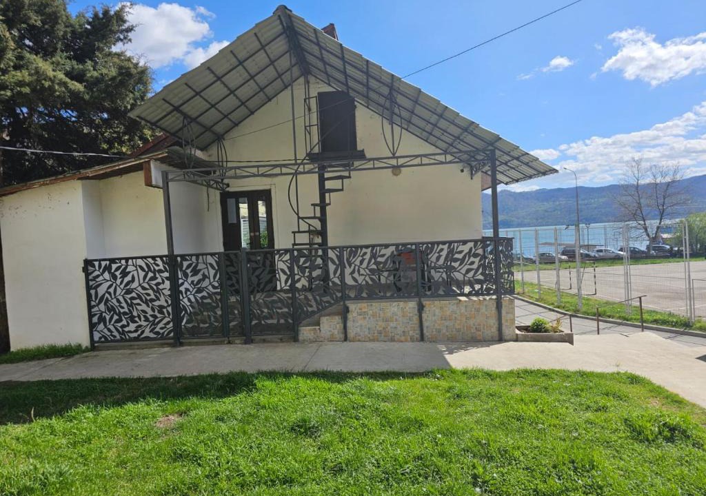 Orsova Villa | Casa Alba STr,Crizantemelor 17