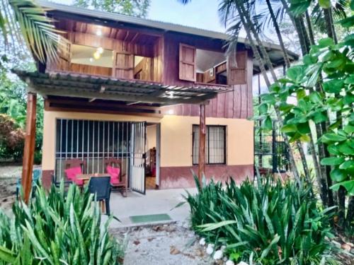 Cabuya House | Casa Almendros