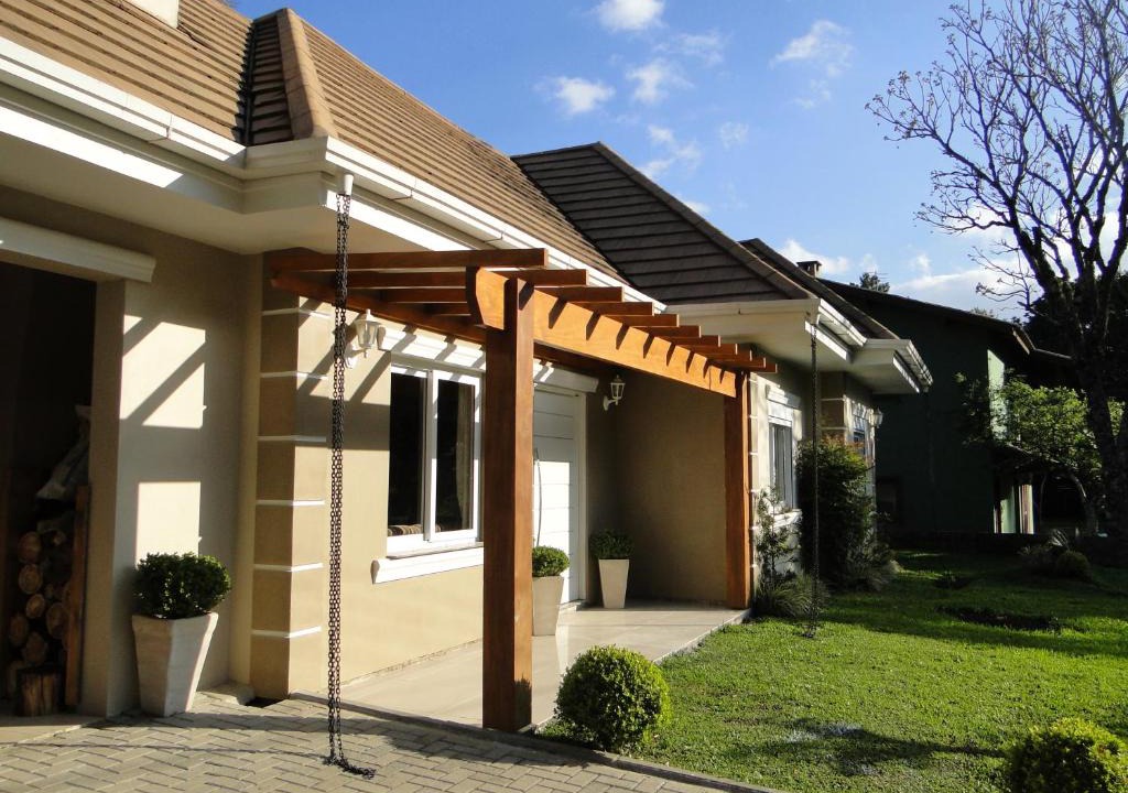 Tres Pinheiros House | Casa Ari Candiago Gramado