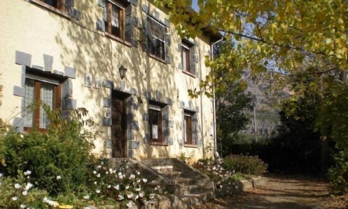 Isabena House | Casa Baltasar, ideal for families and friends, with garden and barbecue.