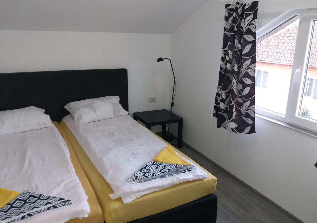 Orastie House | CASA BARZA