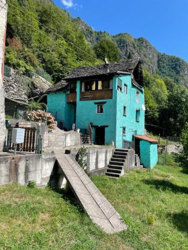Vanzone con San Carlo House | Casa Blu