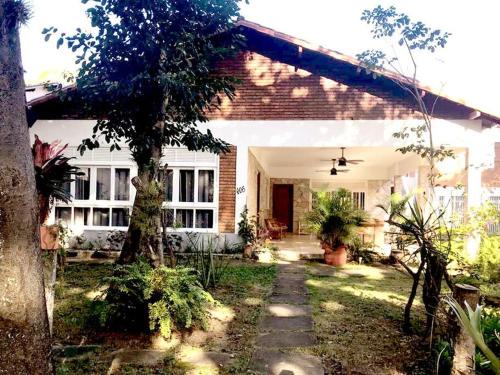 Rio das Ostras House | Casa Bosque da Praia 5 quartos, bilhar e ar split.