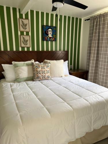 San Antonio de las Minas House | Casa Bugambilias Valle de Guadalupe with Jacuzzi Bbq and Kids playground