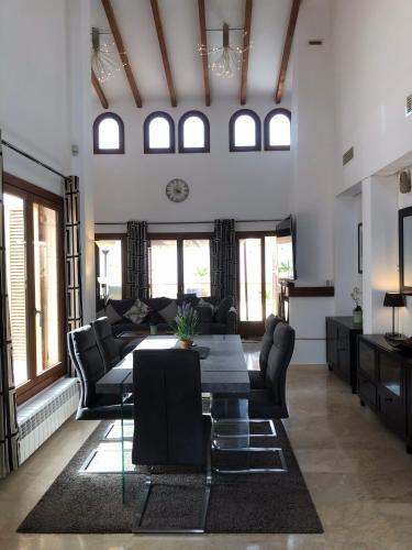 Caserio Los Tarquinos Villa | Casa Calida