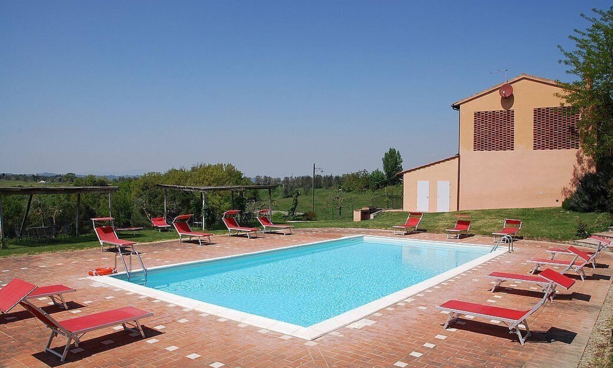 Castelfiorentino House | Casa Cassiodoro D: A welcoming two-story ancient tuscan country house surrounded by vineyards and olive groves, with Free WI-FI.