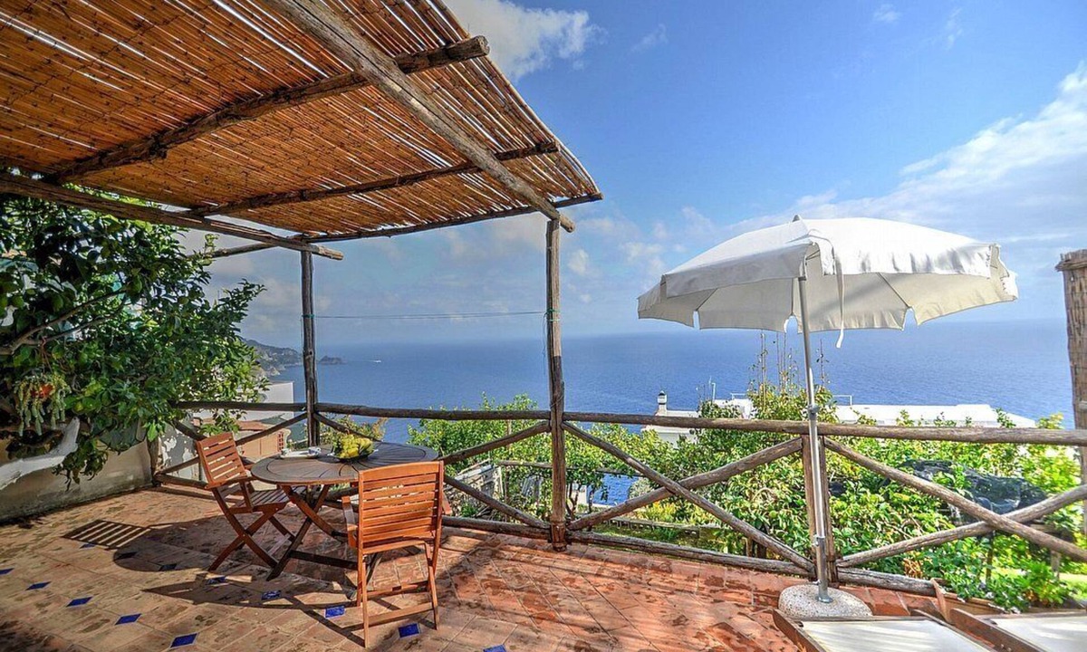 Praiano Villa | Casa Chicca: A graceful cottage built on the sloping cliff in front of the sea, with Free WI-FI.