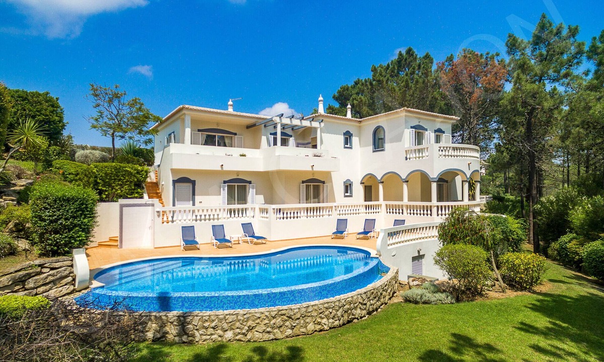 Budens Villa | Casa Clajon | professionally cleaned | 4-bedroom villa | private pool | on golf course