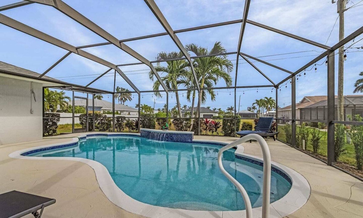 Pelican House | Casa Colada, A Modern 4-Bedroom Cape Coral Retreat