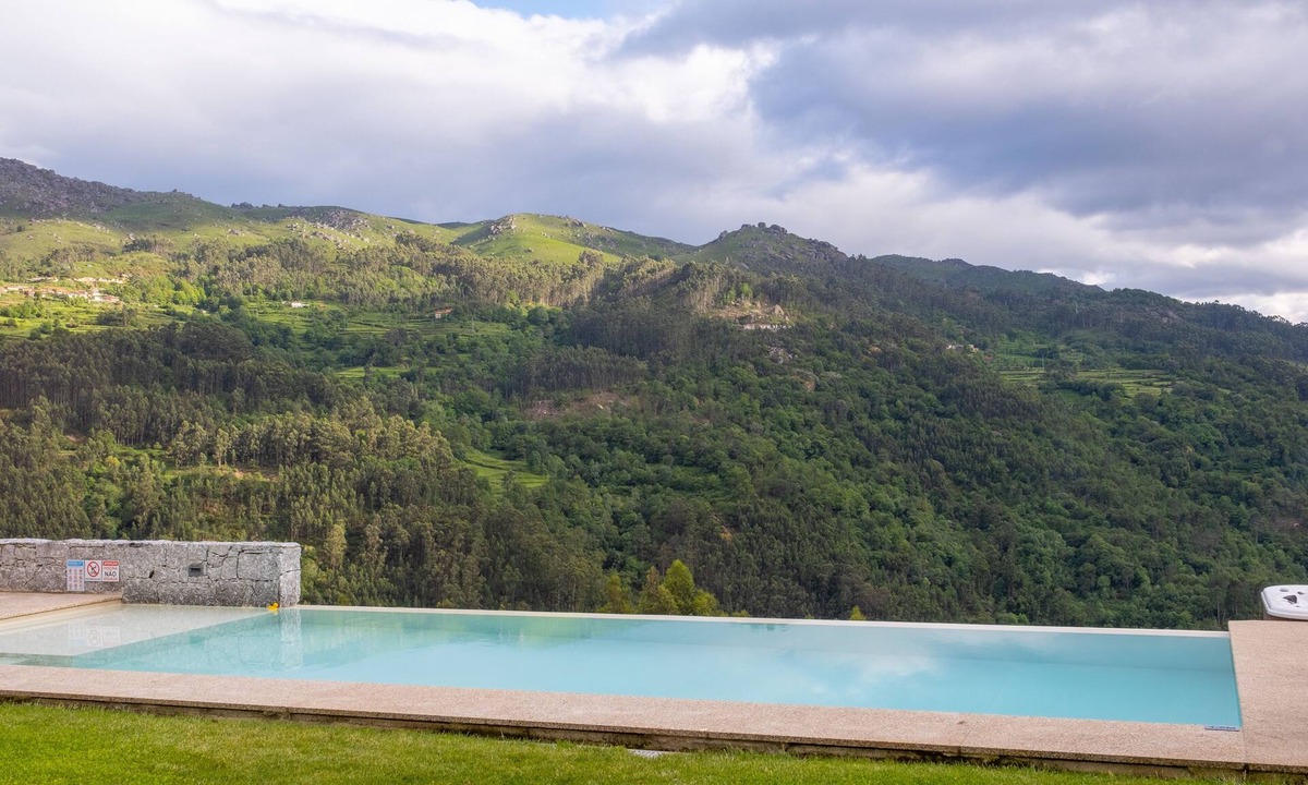 Bouro Cottage | Casa com Piscina e Jacuzzi Privado - Gerês