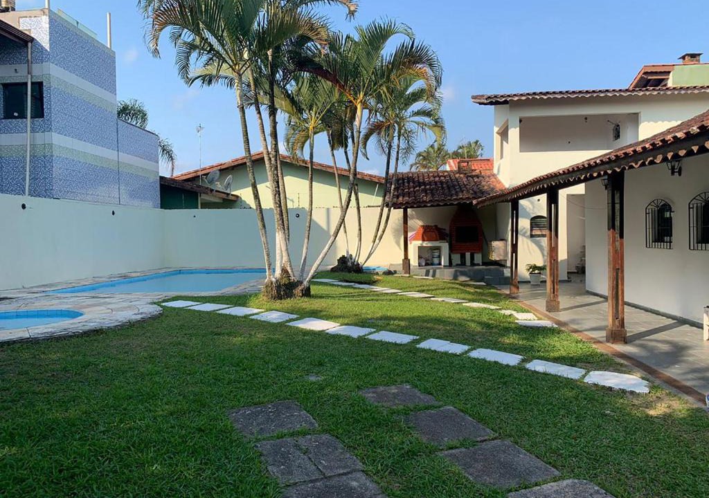 Balneario Florida House | Casa com piscina a 15 min da praia em Peruíbe