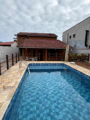 Indaia House | Casa com piscina