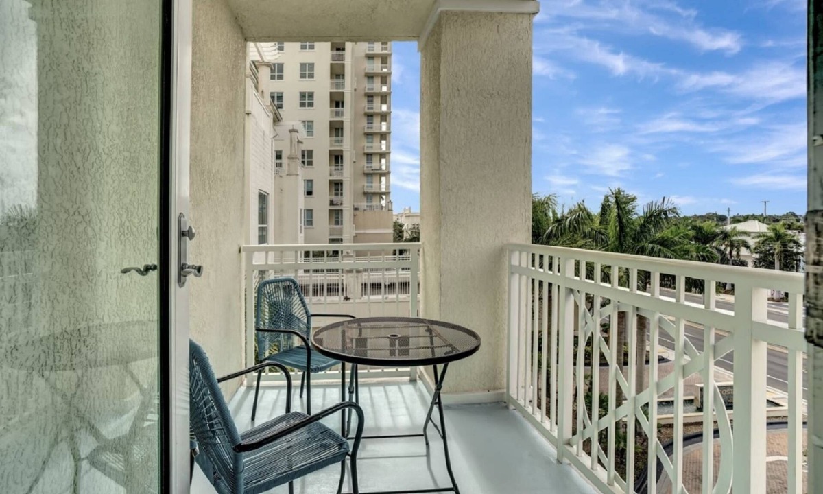 Boynton Beach Condo | Casa Costa Spring & Summer Fun 10% off