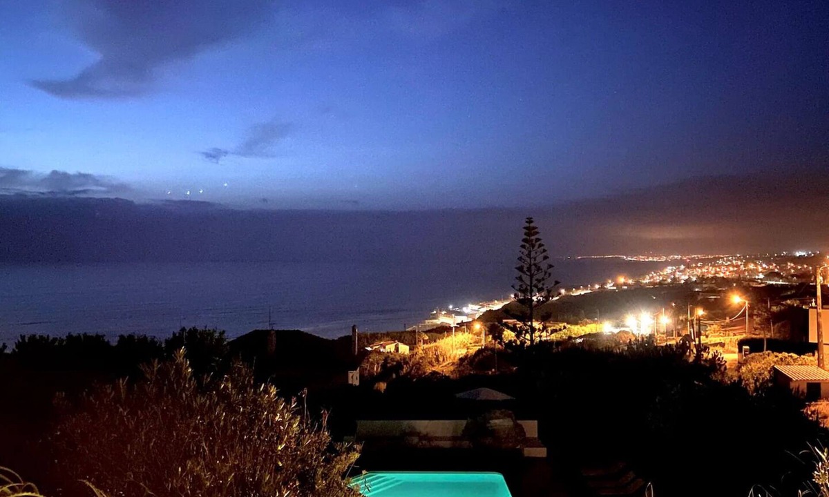 Colares Villa | Casa da Praia - Beachfront Private Pool