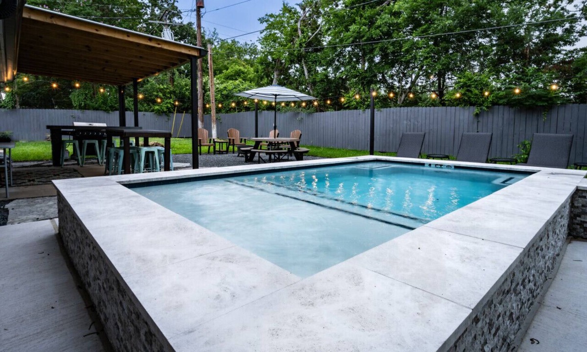 College Station House | Casa da Vida | Poolside Fun & Comfort 4BR/2.5BA