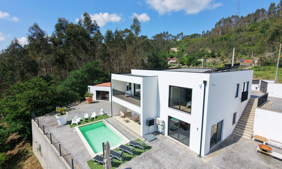Vila Verde House | Casa das Oliveiras - Between the Sea and the Mountains