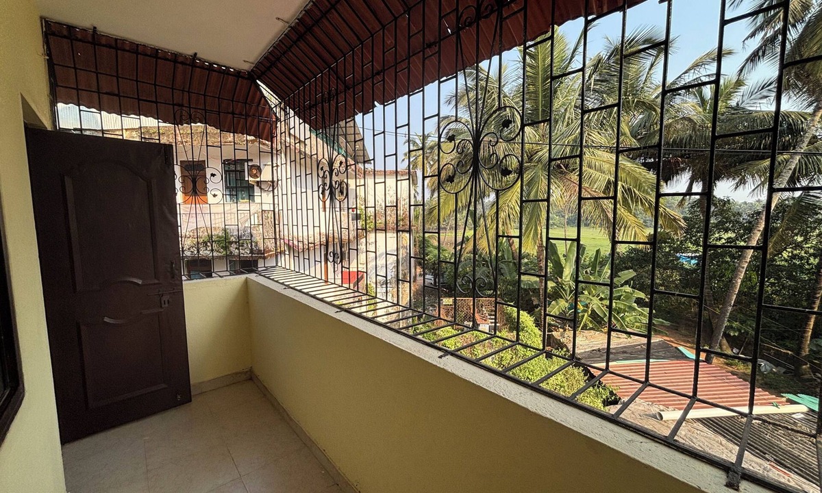 Colva Apartment | Casa de Aaron with beachfront access, located on the Colva beach Road
