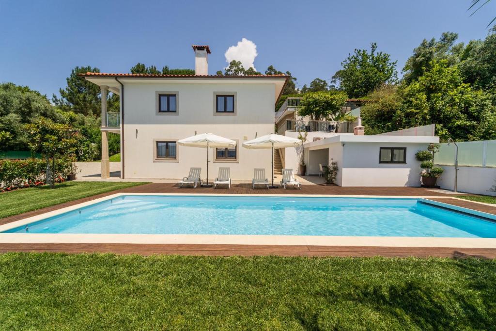 Barcelos House | Casa de Eiró by House and People