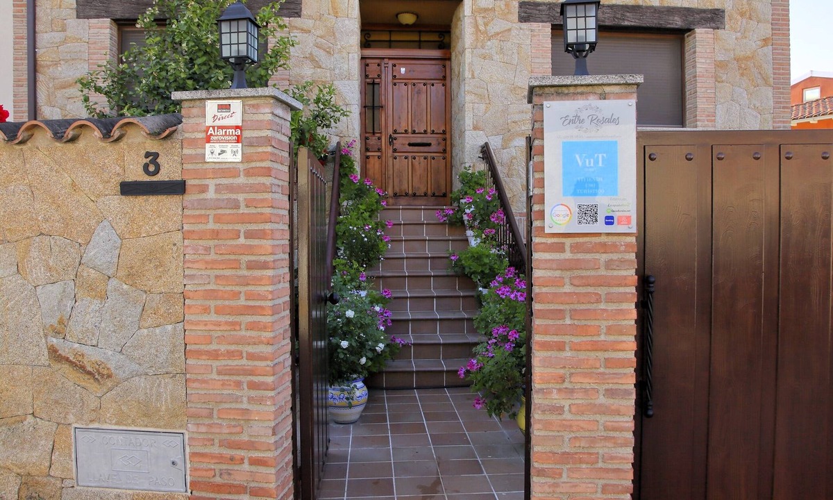 Candeleda Ski Chalet | Casa de Lujo con Encanto y Piscina Dentro de Candeleda