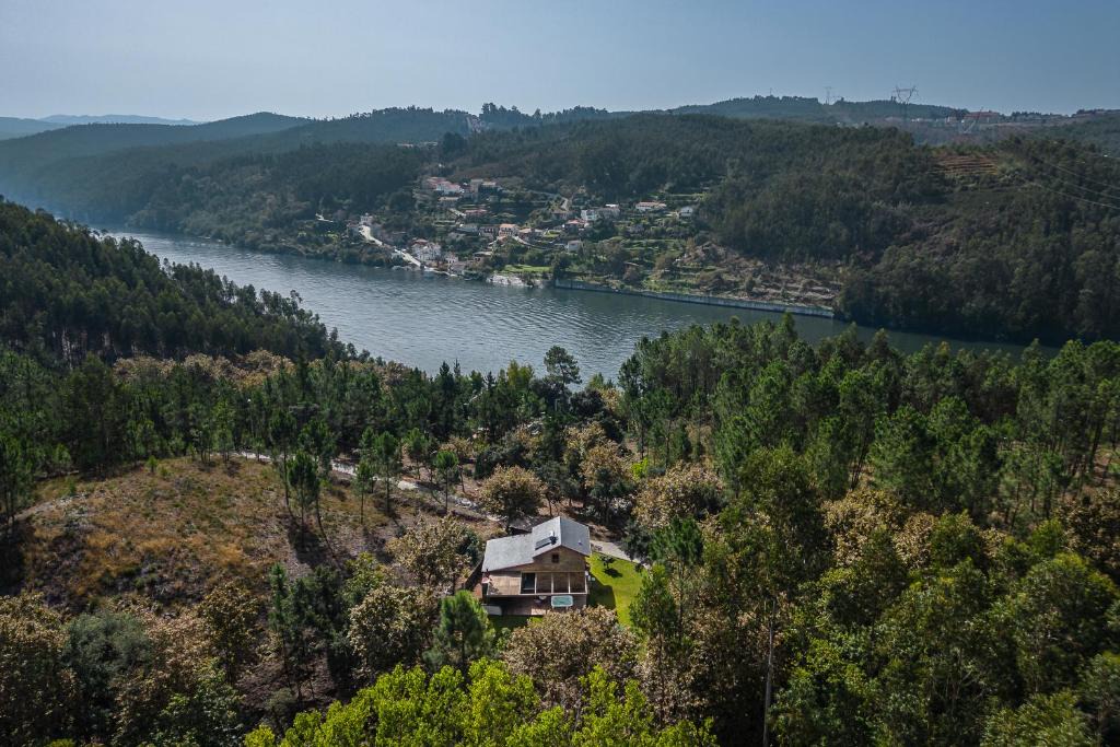 Gondomar House | Casa de Medas - Private country house with outdoor spa and river view only 25 minutes away from Oporto