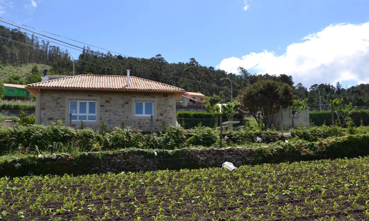 Sardinero Ski Chalet | Casa de Piedra Playa de Estorde con vistas al mar