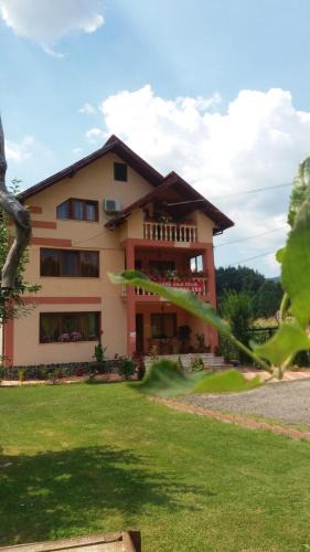 Capatineni-Ungureni House | Casa Deea